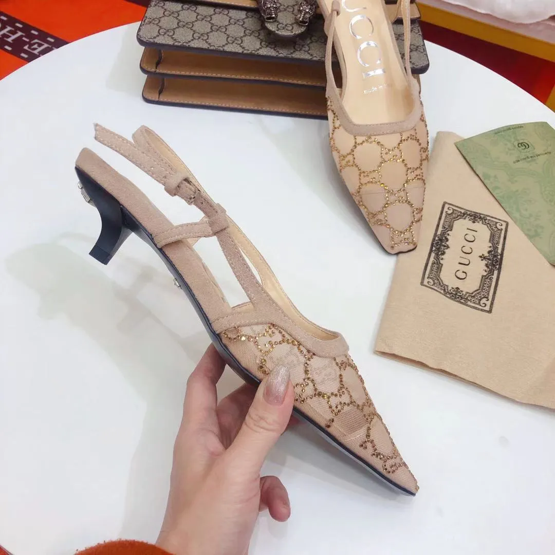 👟👟Ex-factory price 460👟👟 Gucci & Vintage 2025 spring new style second-hand original fabric/hot diamond mesh sandals, this series of sandals are so beautiful, you must buy them, Vintage things are like this, the longer they are, the more they taste👍🏻They are very elegant on the feet. Upper: Original Logo fabric Foot pads: Sheepskin Heel height: 4.5cm Sole: Genuine leather outsole Size: 34-41 (40 and 41 custom-made, non-refundable and non-exchangeable, with full set of packaging)